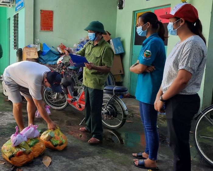 Trao cho người dân ở khu vực đường Dương Đình Hội, P.Phước Long B (ngày 22/09/2021)